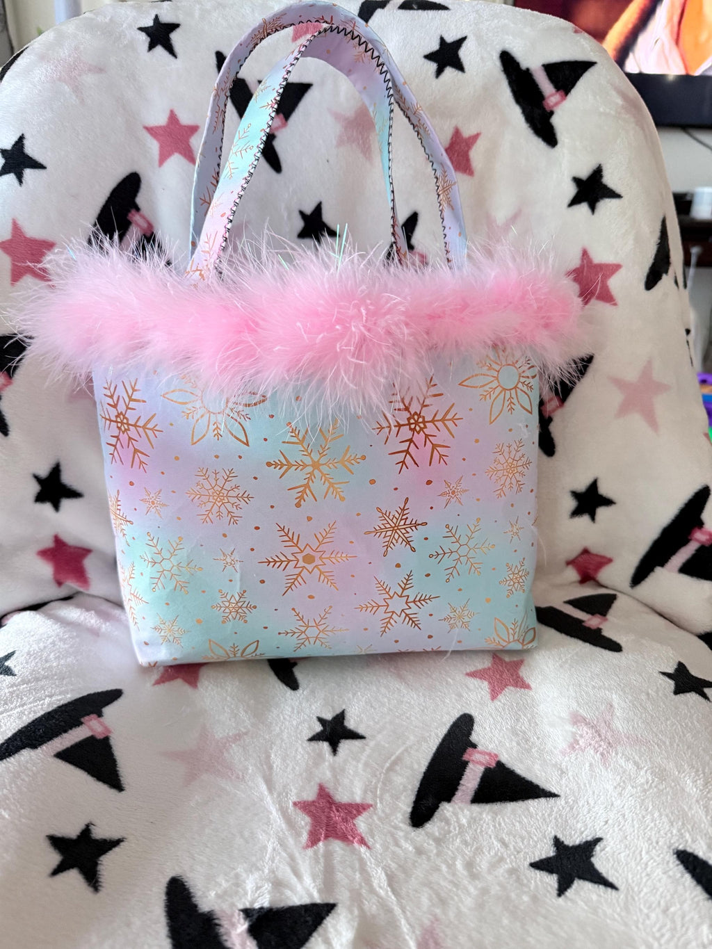 Pink snowflake winter purse